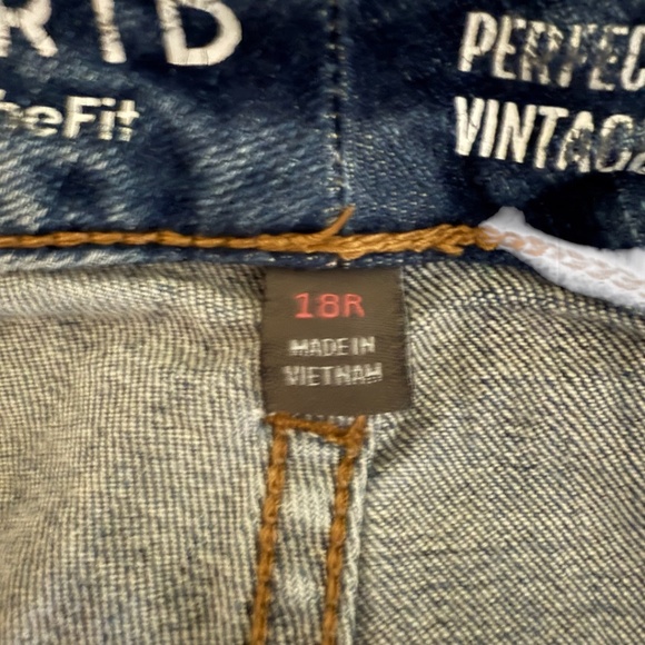 TORRID Perfect Boyfriend Vintage Stretch Mid-Rise Jeans - Picture 15 of 16